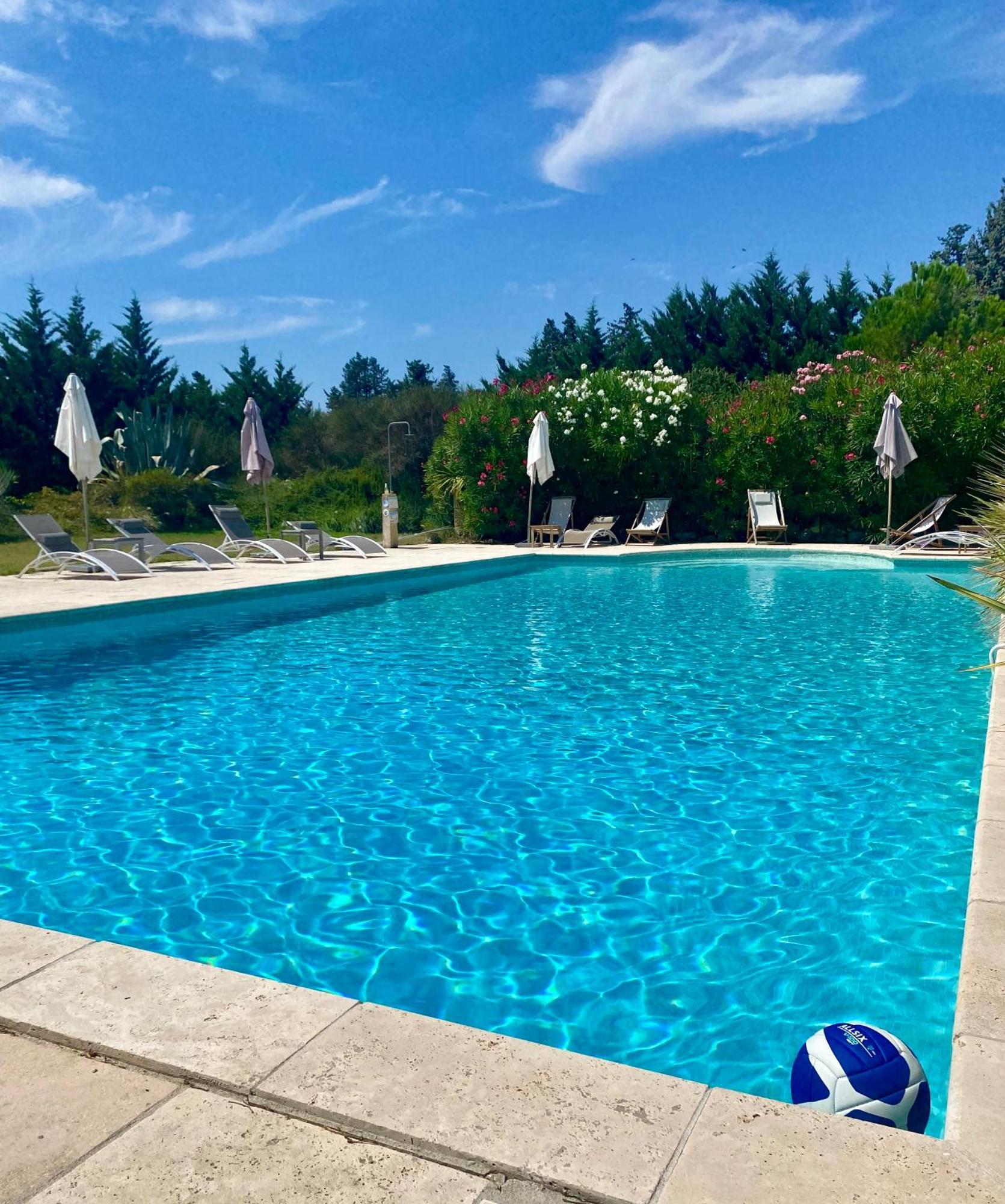 Mas Les Fleurs D'Hilaire Bed & Breakfast Monteux Dış mekan fotoğraf