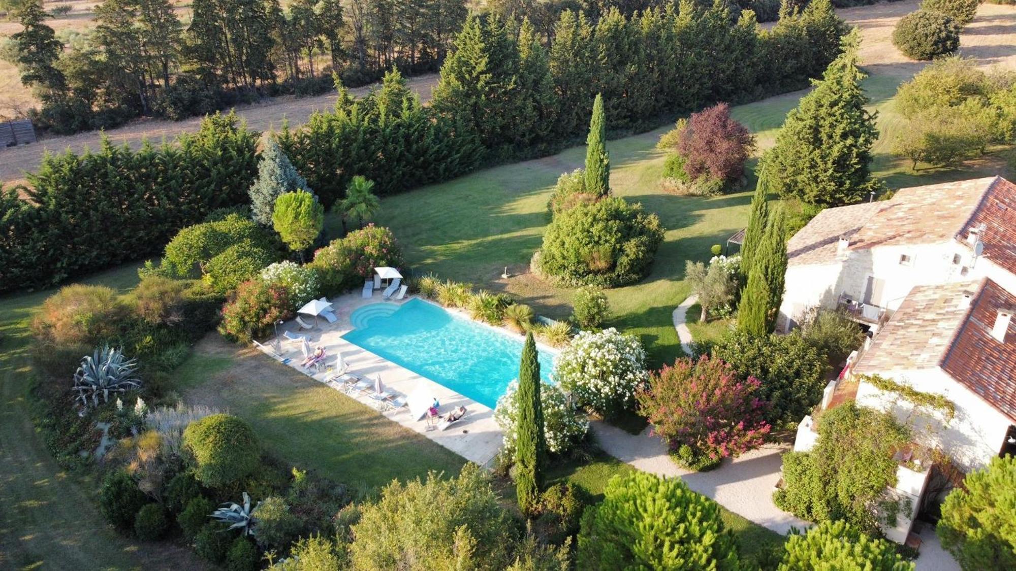 Mas Les Fleurs D'Hilaire Bed & Breakfast Monteux Dış mekan fotoğraf