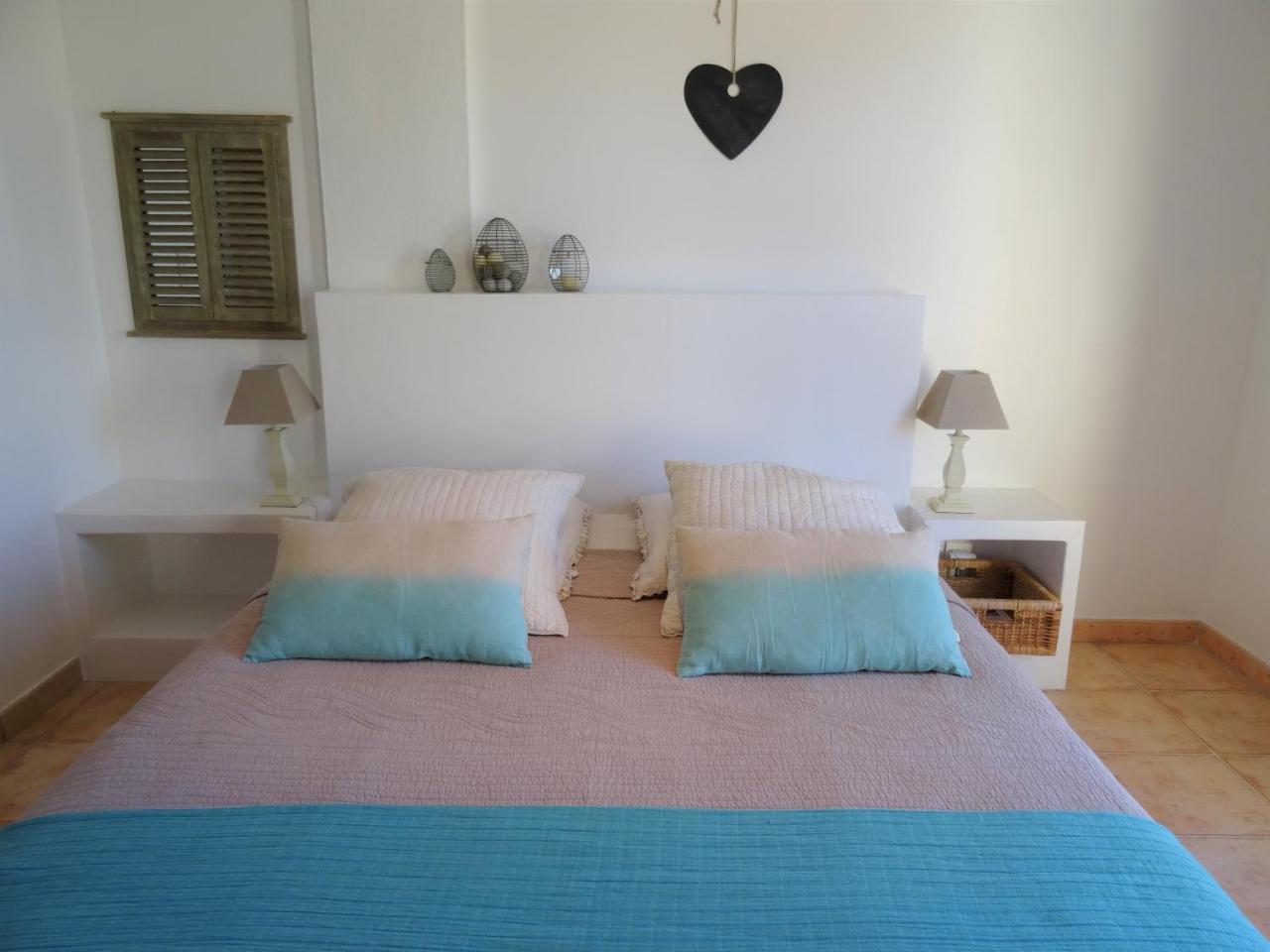 Mas Les Fleurs D'Hilaire Bed & Breakfast Monteux Dış mekan fotoğraf
